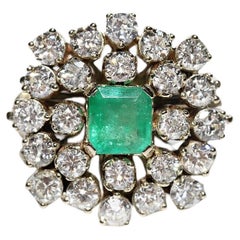 Vintage Circa 1970er Jahre 14k Gold Natürlicher Diamant und Smaragd Dekorierter Ring