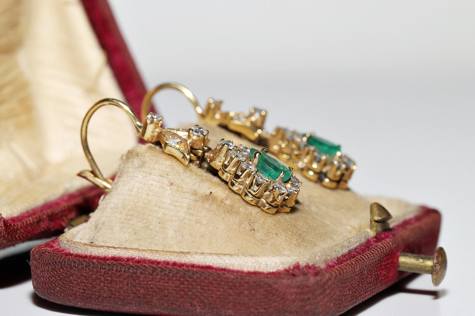 Vintage Circa 1970er Jahre 14k Gold natürlicher Diamant und Smaragd Tropfenohrring (Retro)