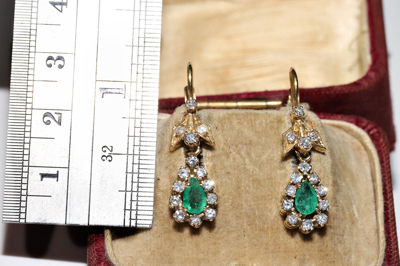 Vintage Circa 1970er Jahre 14k Gold natürlicher Diamant und Smaragd Tropfenohrring (Brillantschliff)