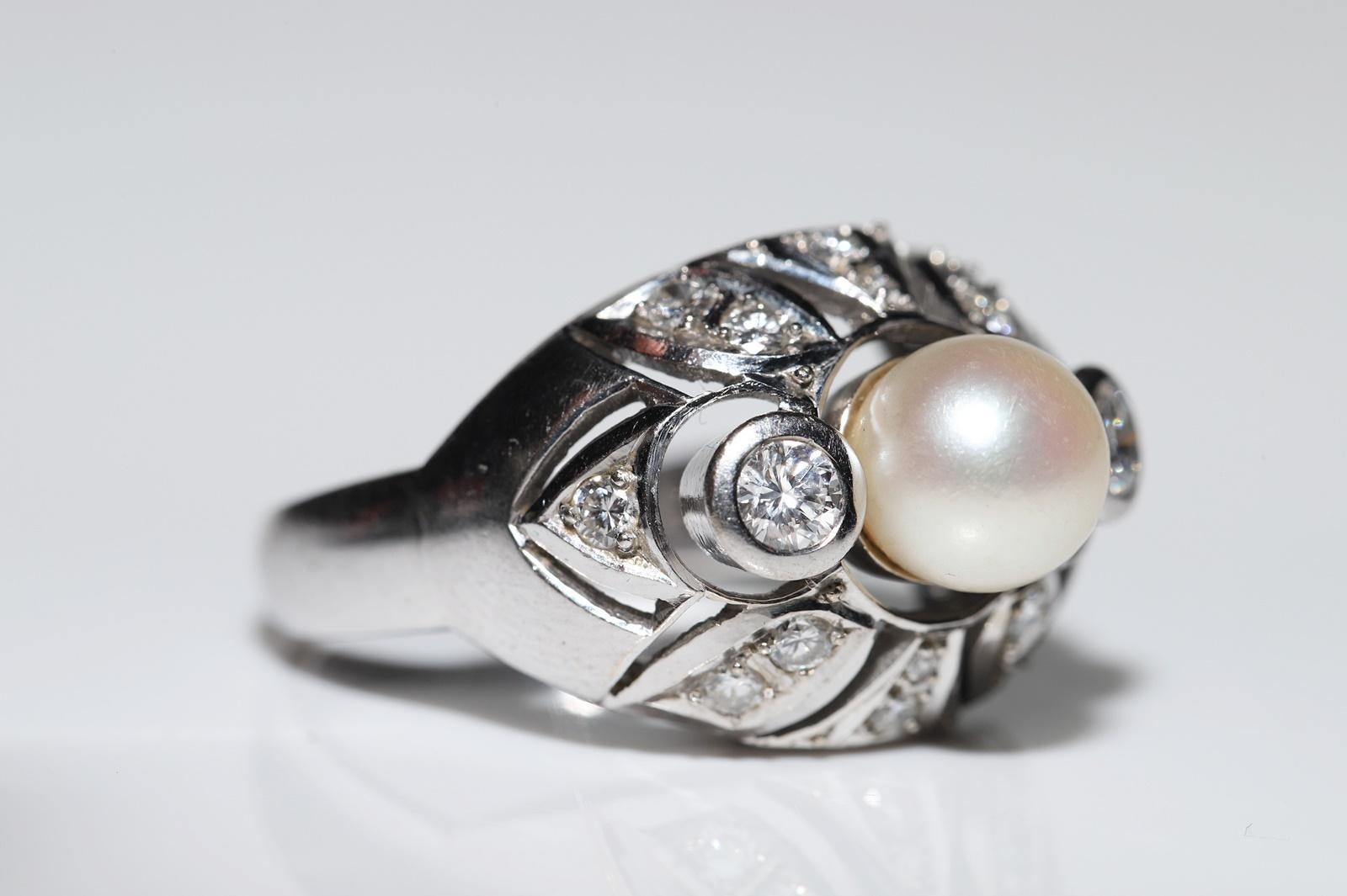 Vintage Circa 1970s 14k Gold Natural Diamond And Pearl Decorated Ring  For Sale 3