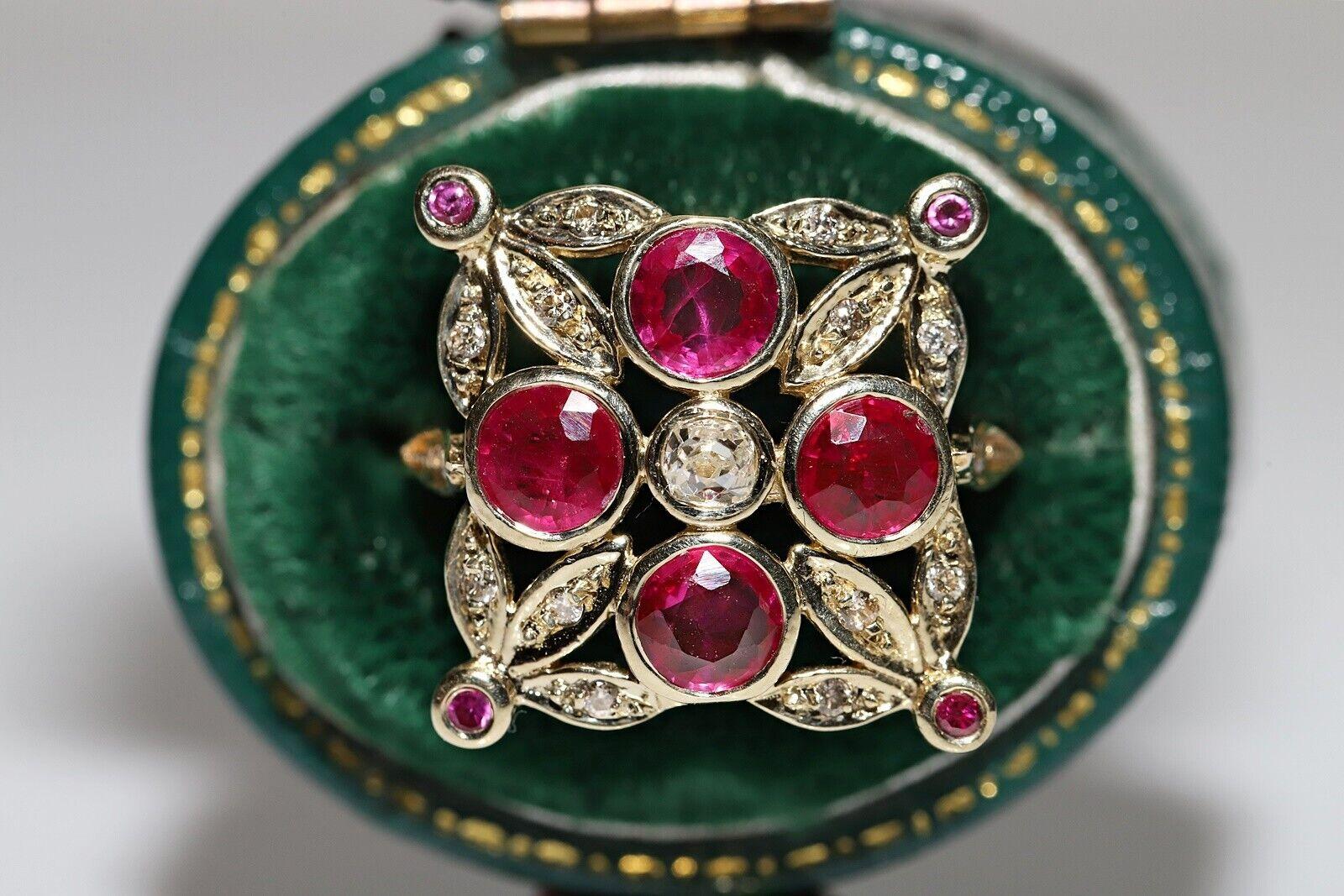 In ottime condizioni.
Il peso totale è di 5,1 grammi.
Il diamante è di 0,30 carati.
Totalmente è un rubino di 1,10 carati.
Il diamante ha un colore I-J e una purezza vs-s1.
La misura dell'anello è US 6.8
Possiamo realizzare qualsiasi dimensione.
La