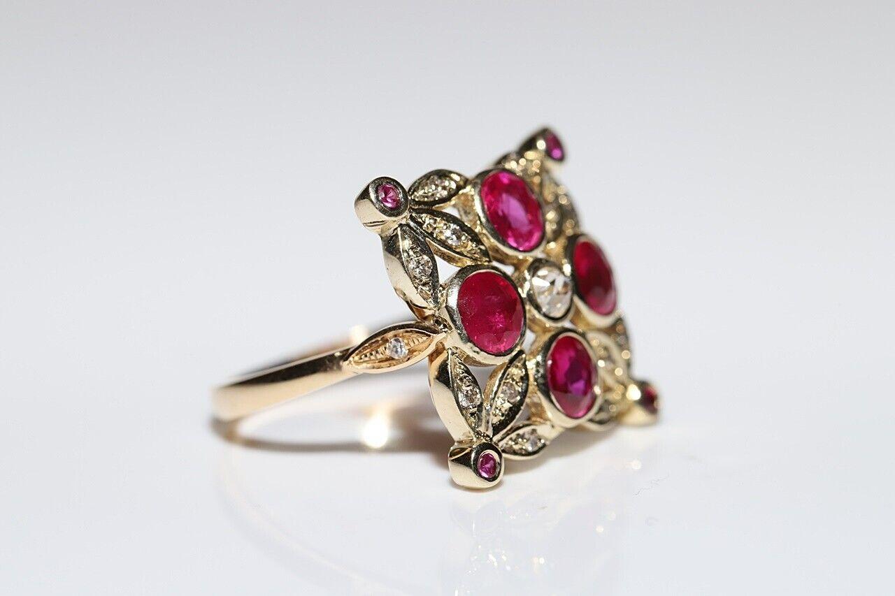 Donna Anello da cocktail decorato con diamanti naturali e rubini in oro 14k, CIRCA ANNI 70 in vendita