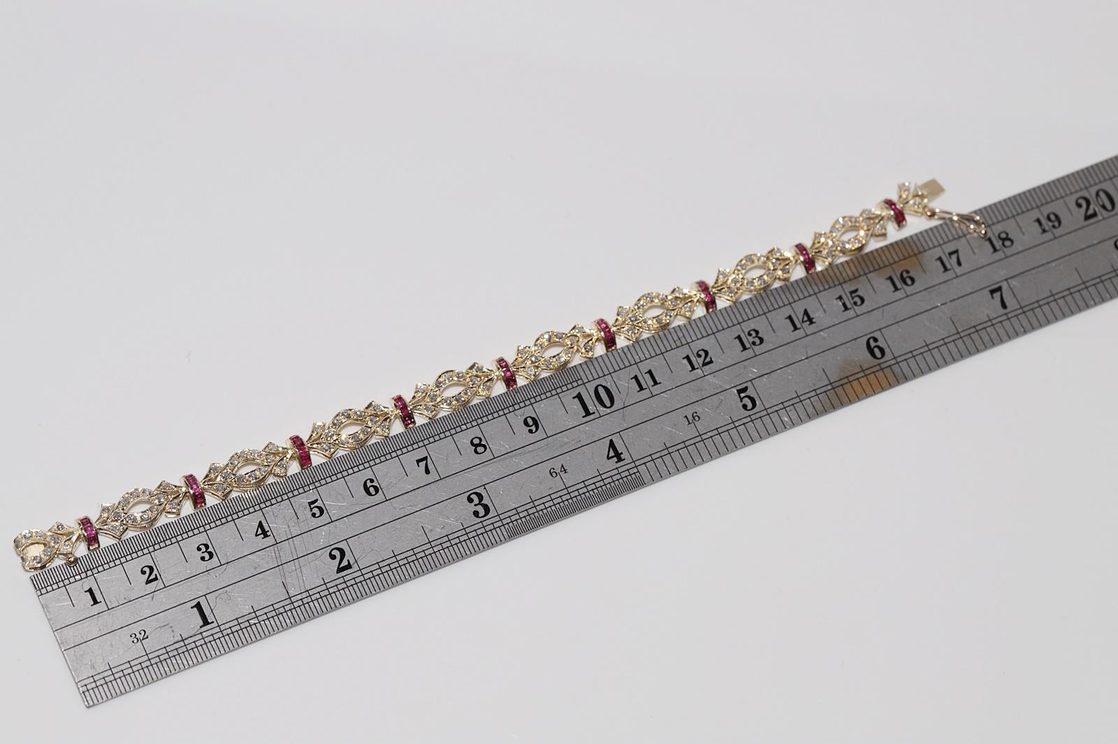 Vintage Circa 1970er Jahre 14k Gold natürlicher Diamant und Rubin verziertes hübsches Armband im Angebot 11
