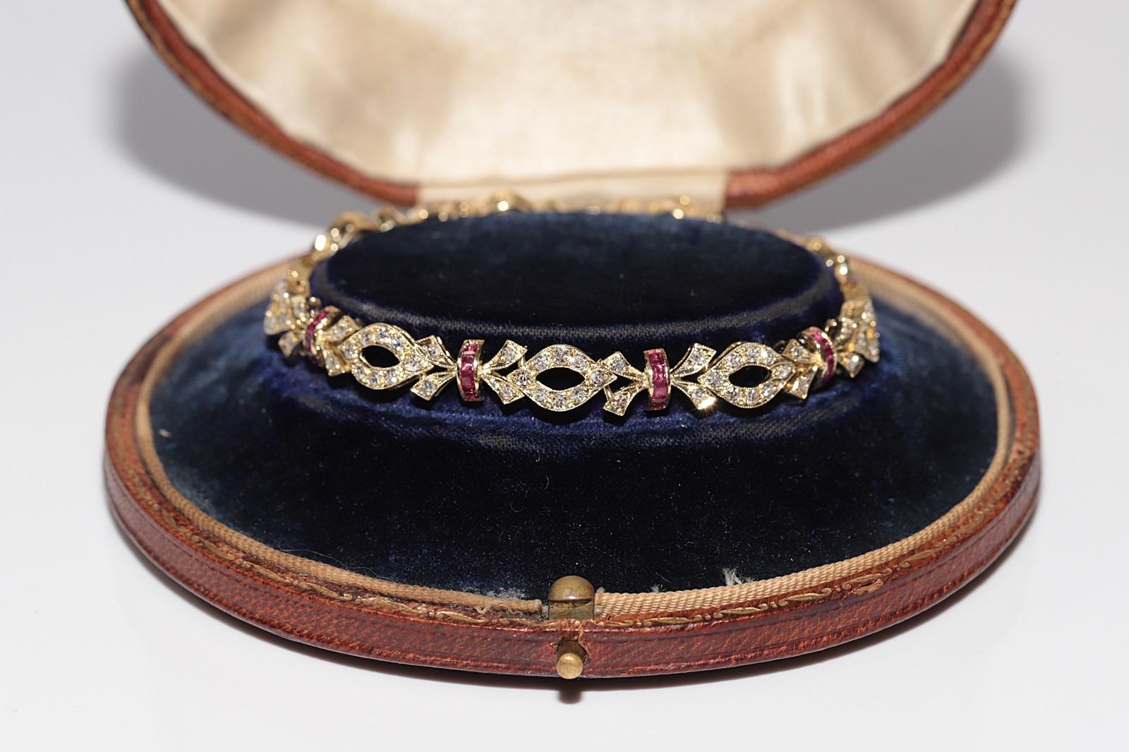 Vintage Circa 1970er Jahre 14k Gold natürlicher Diamant und Rubin verziertes hübsches Armband im Angebot 1