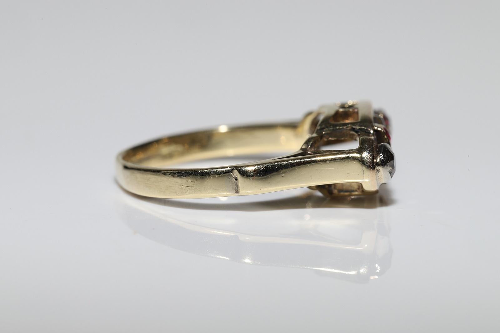 Anello decorato con diamanti naturali e rubini in oro 14k, CIRCA ANNI 70 in vendita 1