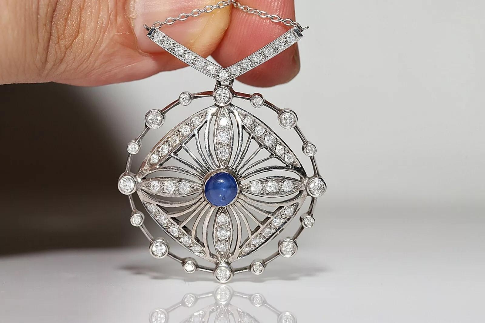 En très bon état.
Le poids total est de  8,9 grammes.
Le diamant est de 1,40 carat.
Le diamant est de couleur H et de pureté s1-s2-s3-Pique 1.
La dimension du saphir est de 1.15 carat.
La longueur totale de la chaîne est de 42 cm.
N'hésitez pas à