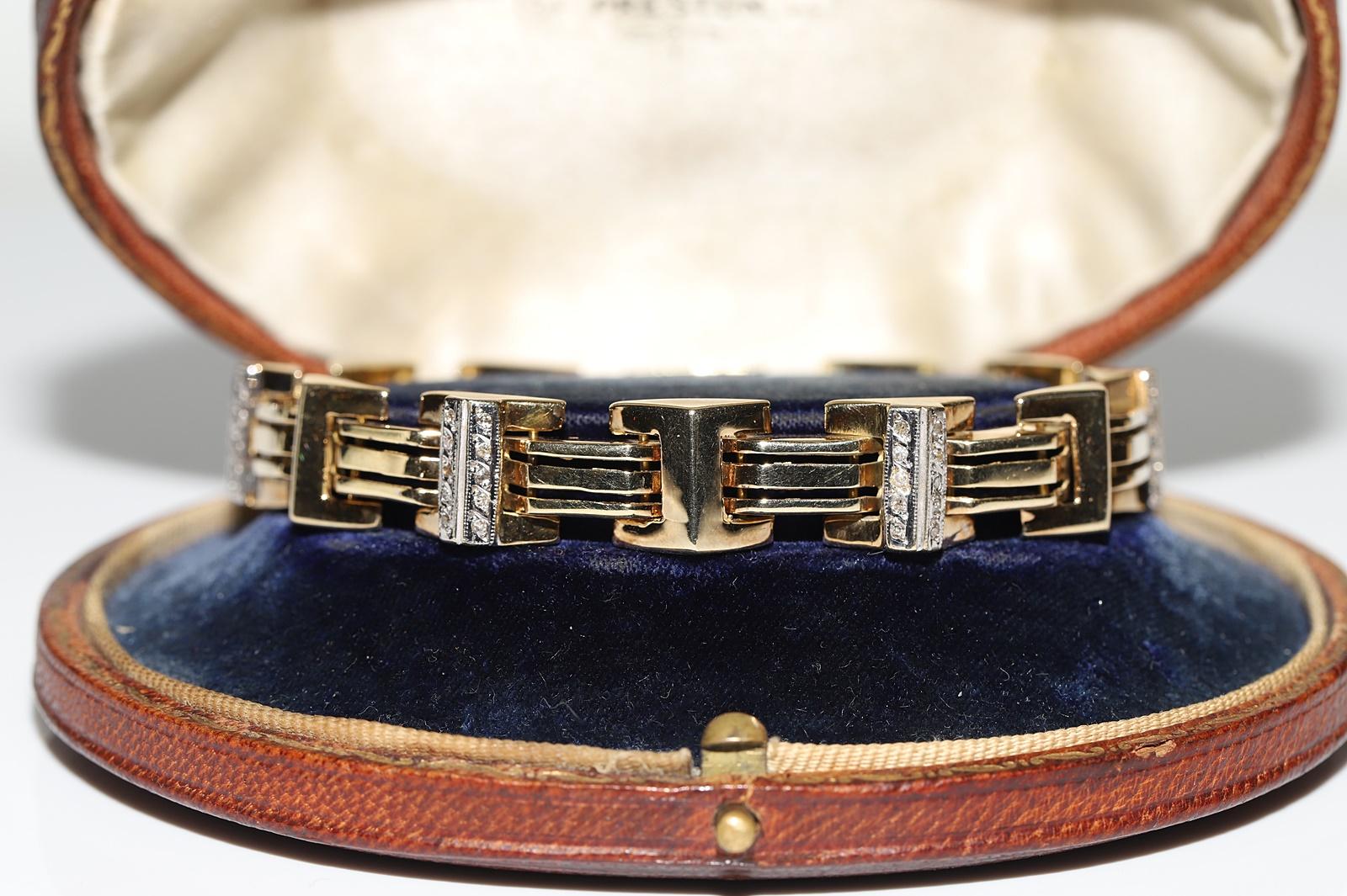Vintage Circa 1970s 14k Gold Natural Diamond Decorated Bracelet In Good Condition For Sale In Fatih/İstanbul, 34