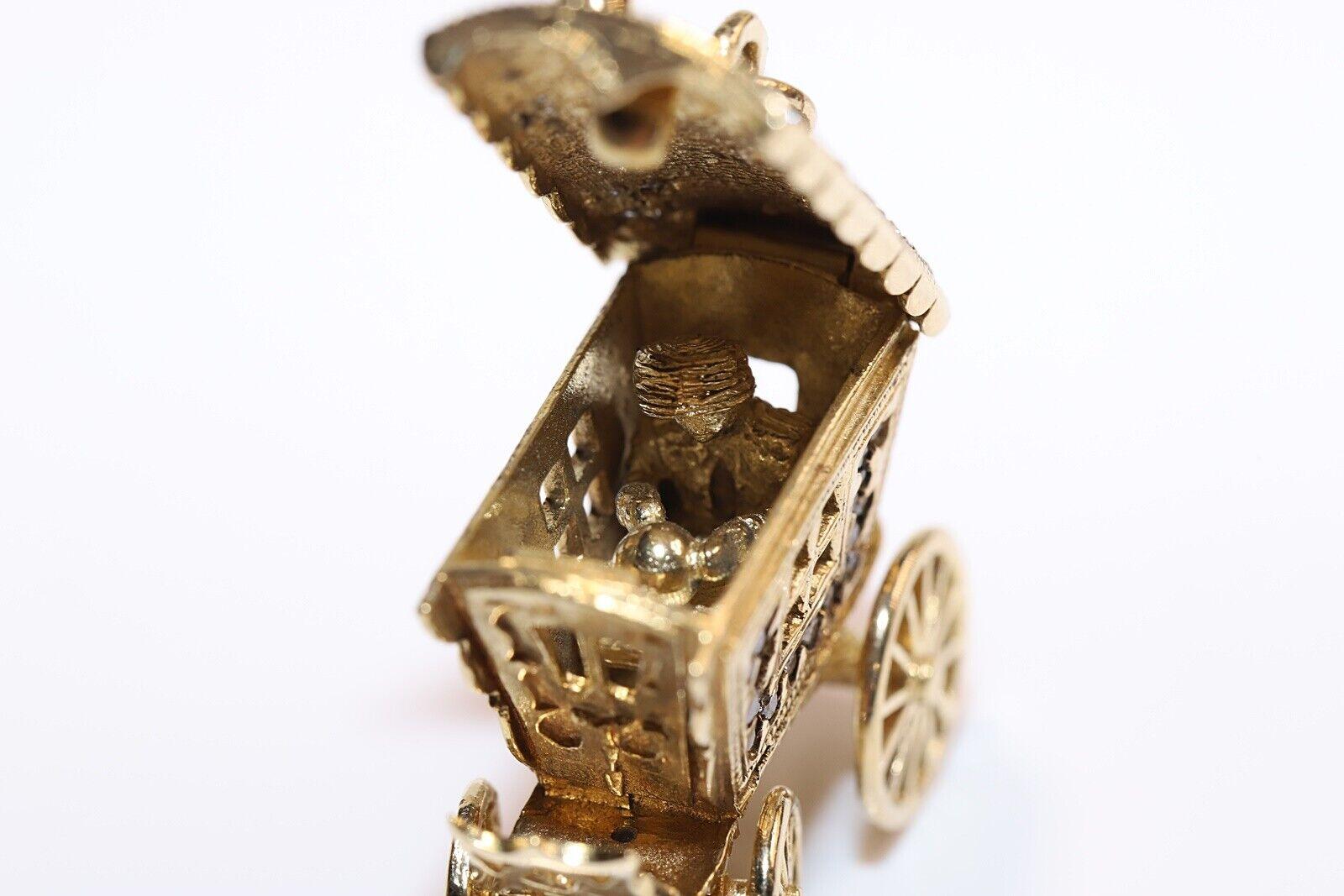 Vintage Circa 1970er Jahre 14k Gold Natürlicher Diamant Dekorierter Auto-Anhänger im Angebot 1