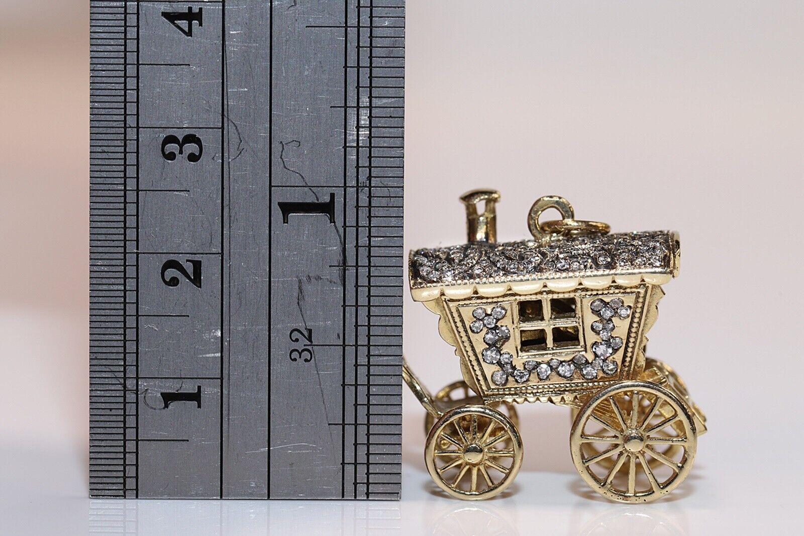 Vintage Circa 1970er Jahre 14k Gold Natürlicher Diamant Dekorierter Auto-Anhänger im Angebot 3