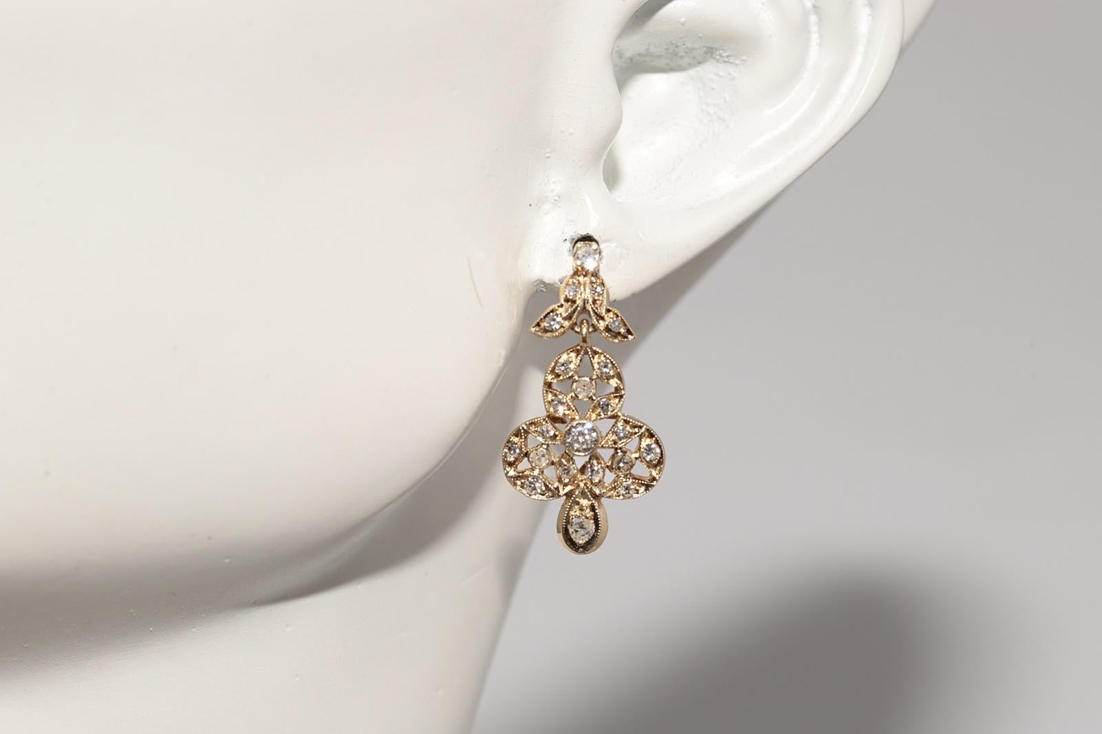 Vintage Circa 1970er Jahre 14k Gold Natürlicher Diamant Dekorierter Tropfenohrring im Angebot 6