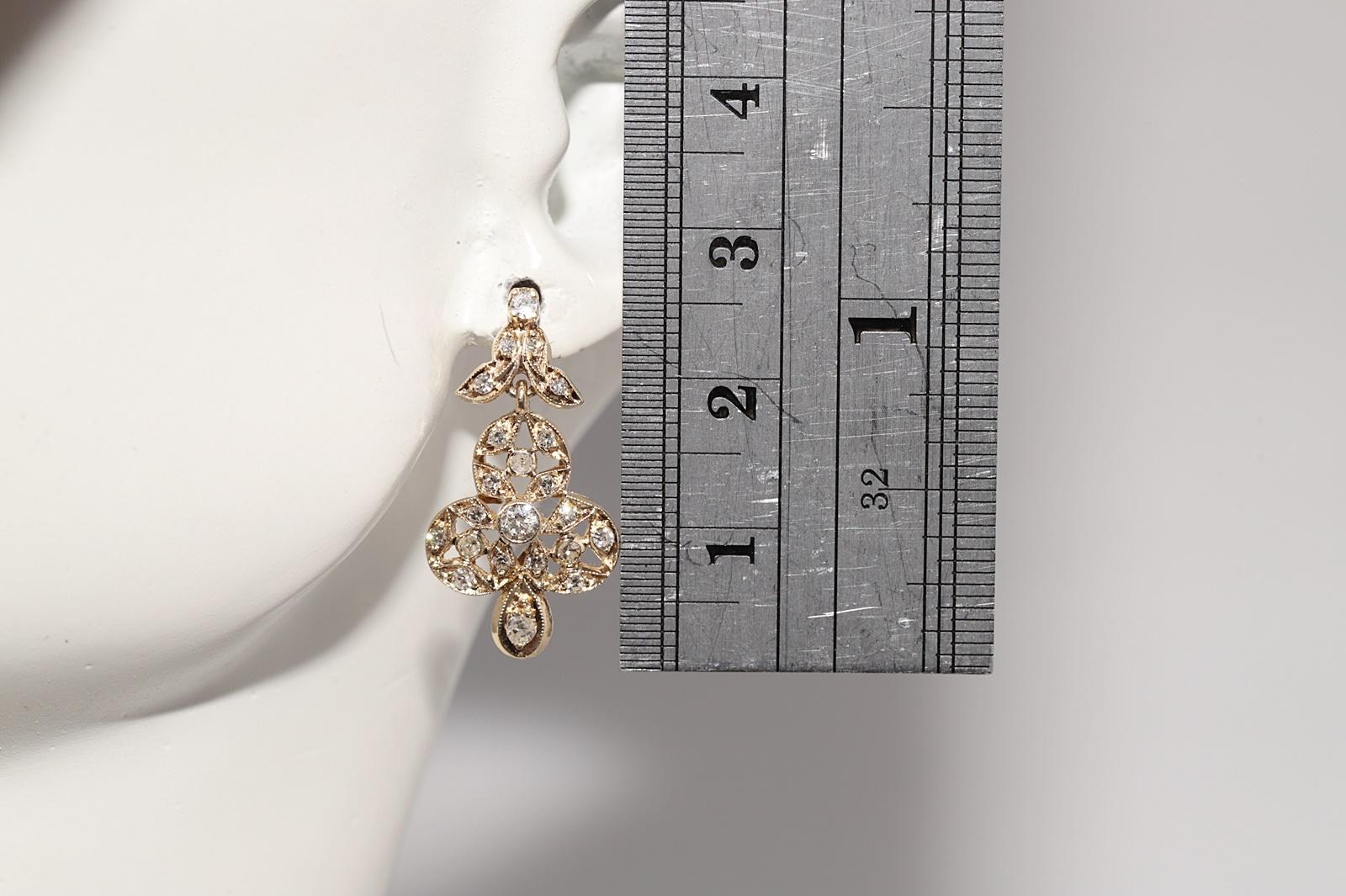 Vintage Circa 1970er Jahre 14k Gold Natürlicher Diamant Dekorierter Tropfenohrring im Angebot 9