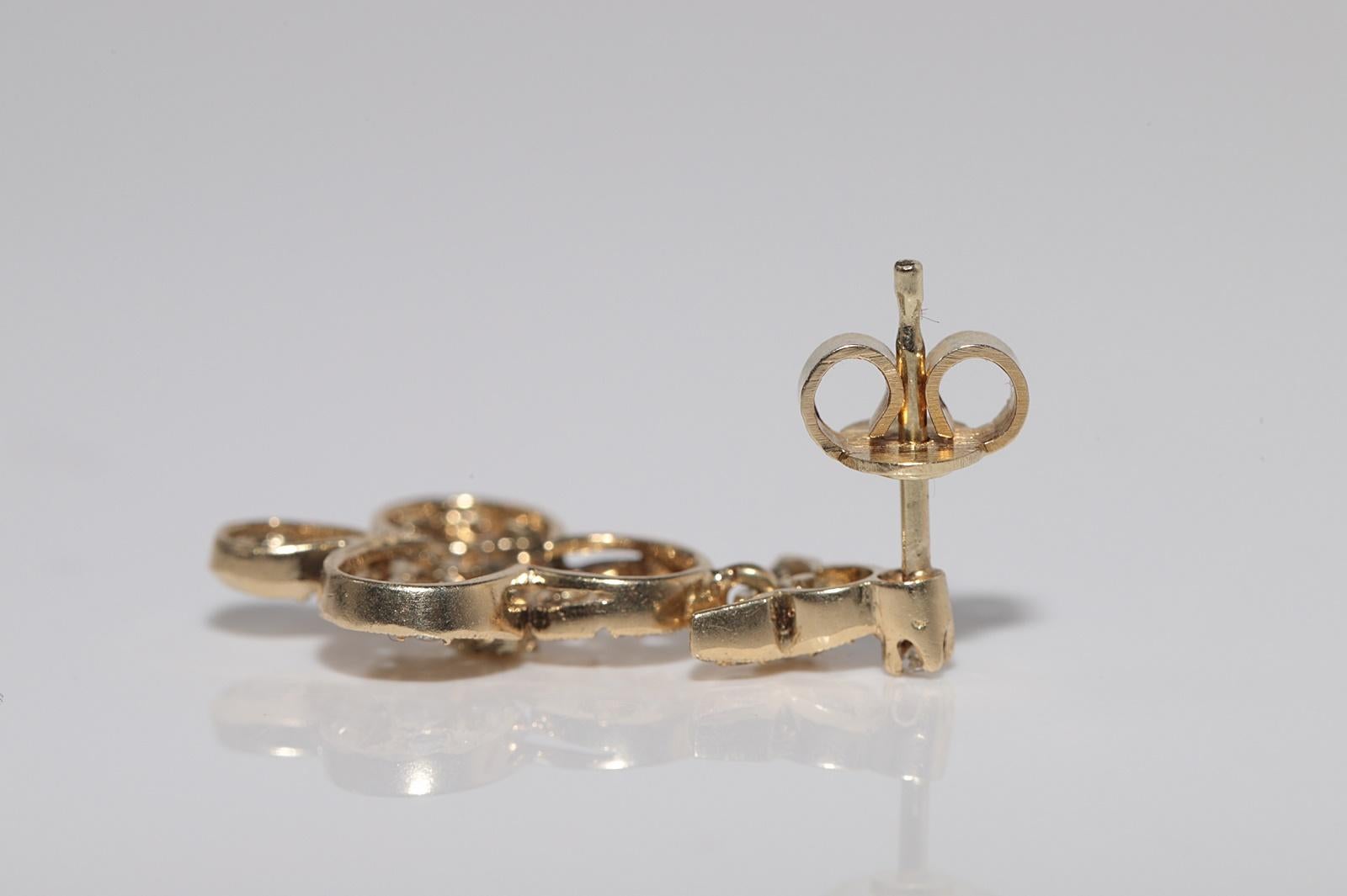Vintage Circa 1970er Jahre 14k Gold Natürlicher Diamant Dekorierter Tropfenohrring im Angebot 10