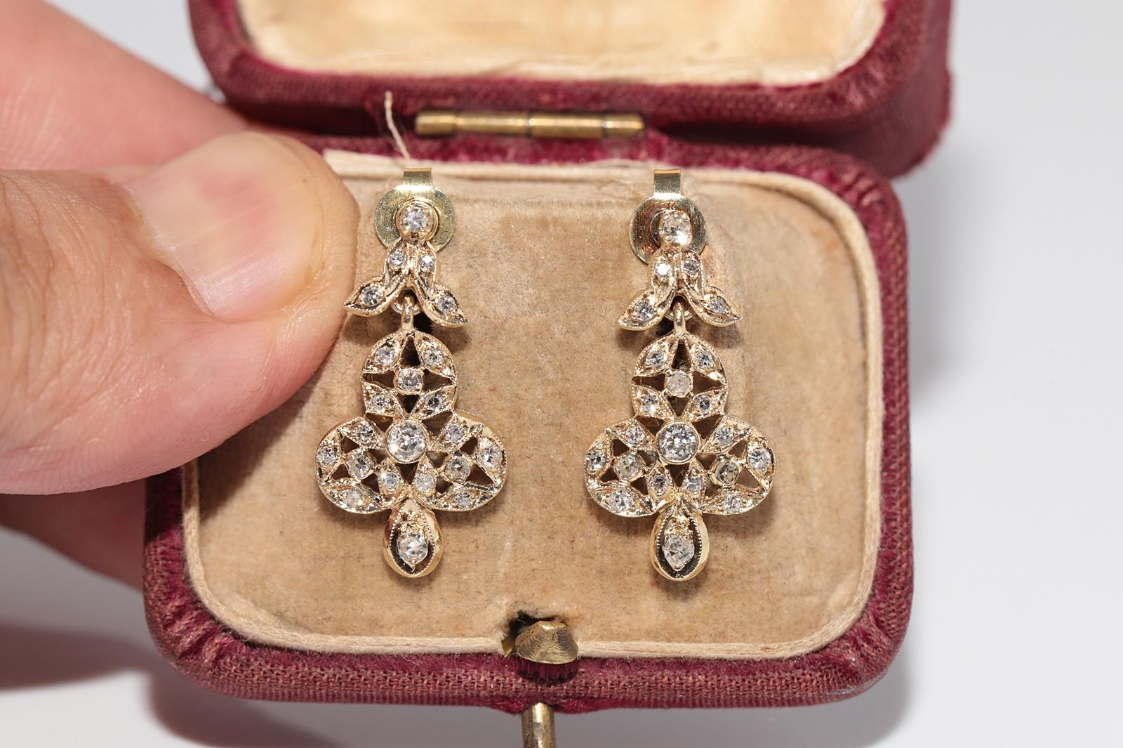 In sehr gutem Zustand.
Das Gesamtgewicht beträgt 4.6 Gramm.
Insgesamt ist Diamant 0,85 ct.
Der Diamant hat  G-H Farbe und vs1-vvs1-s1 Klarheit.
Die Schachtel ist nicht enthalten.
Bitte kontaktieren Sie uns bei Fragen.