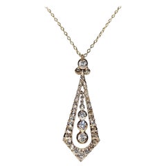 Collana con ciondolo a goccia decorato con diamanti naturali in oro 14k, vintage, anni '70 circa.