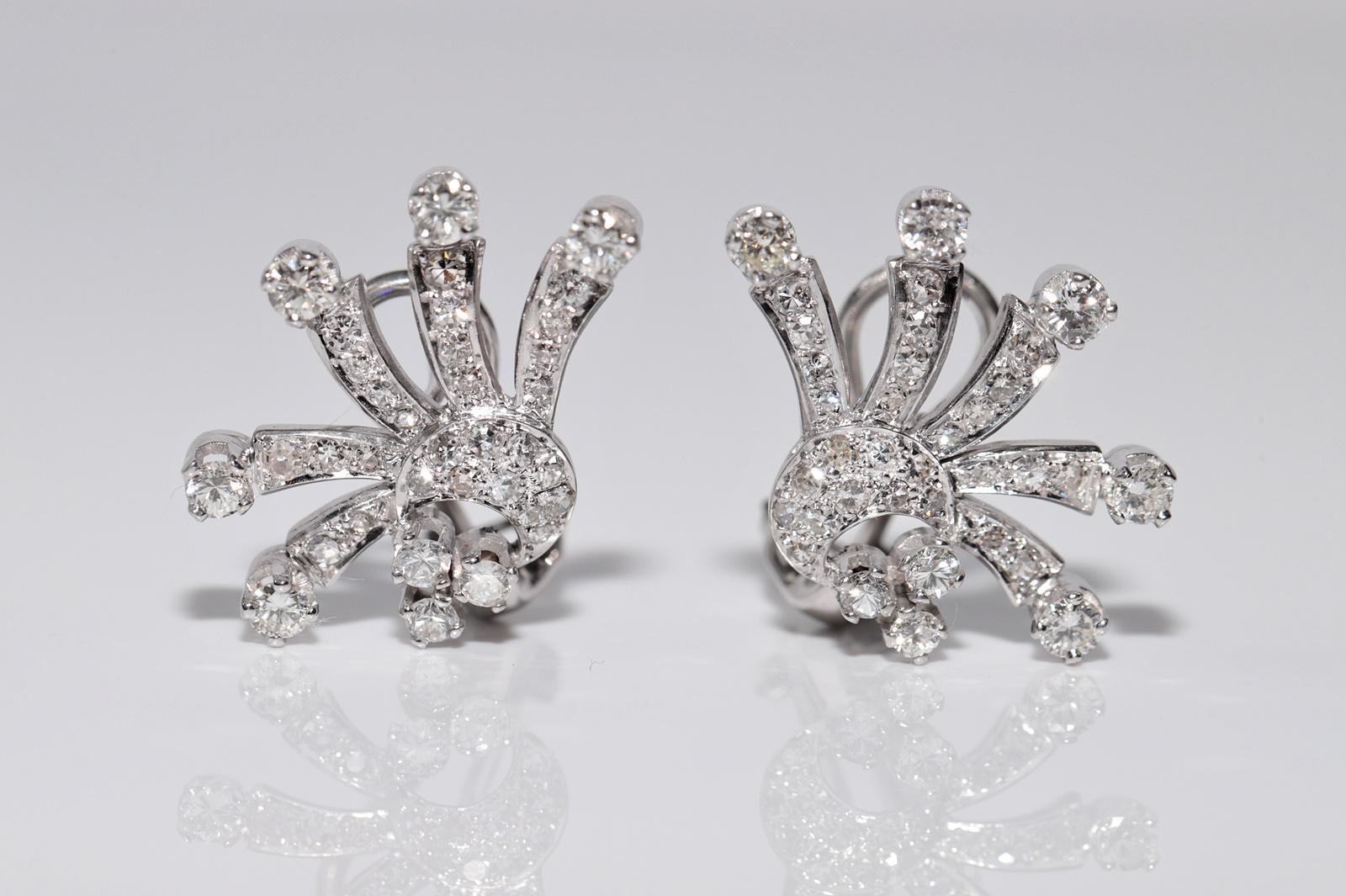 In sehr gutem Zustand.
Das Gesamtgewicht beträgt 8.4 Gramm.
Insgesamt ist der Diamant 1,80 ct.
Der Diamant hat im Allgemeinen eine Farbe von G-H-I und eine Reinheit von vs-s1-s2.
Bitte kontaktieren Sie uns bei Fragen.