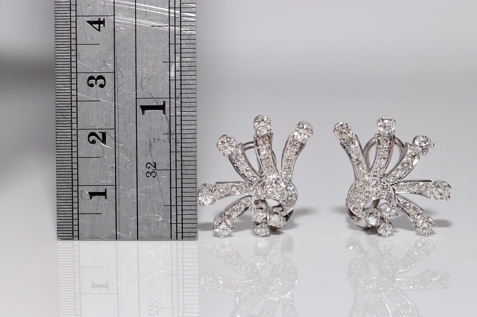 Vintage Circa 1970er Jahre 14k Gold Natürlicher Diamant-Ohrring mit verzierten Blumen im Vintage-Stil (Retro) im Angebot