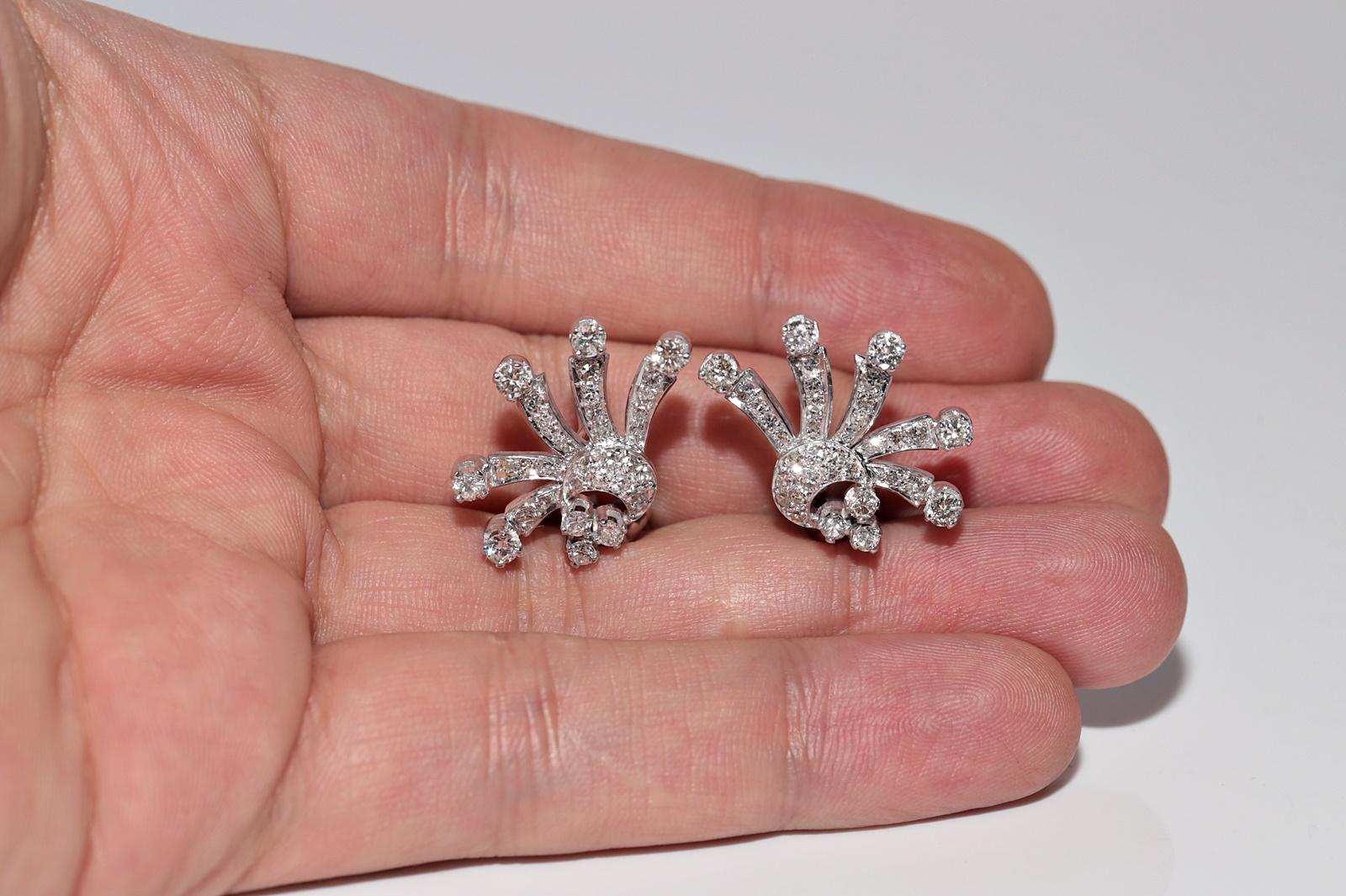 Vintage Circa 1970er Jahre 14k Gold Natürlicher Diamant-Ohrring mit verzierten Blumen im Vintage-Stil im Angebot 3