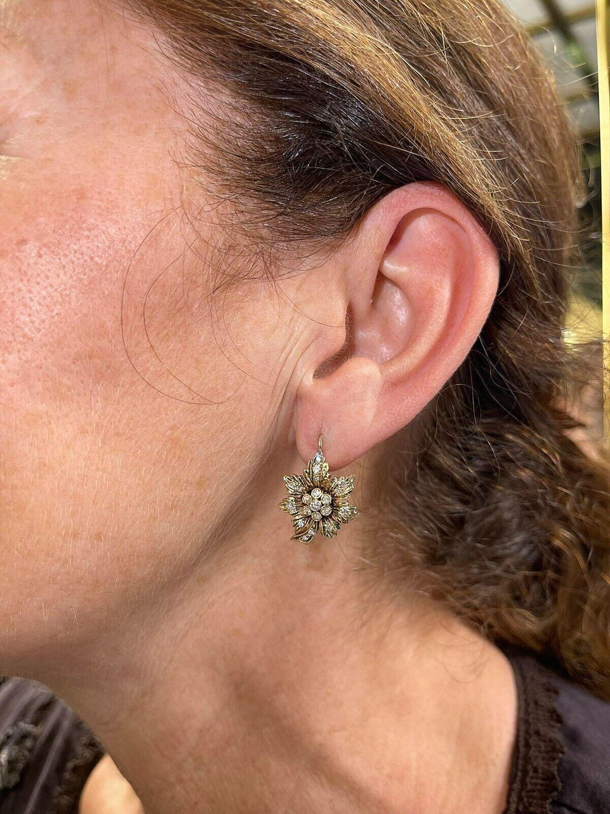 Vintage Circa 1970s 14k Gold Natural Diamond Decorated Leaf Earring  For Sale 2