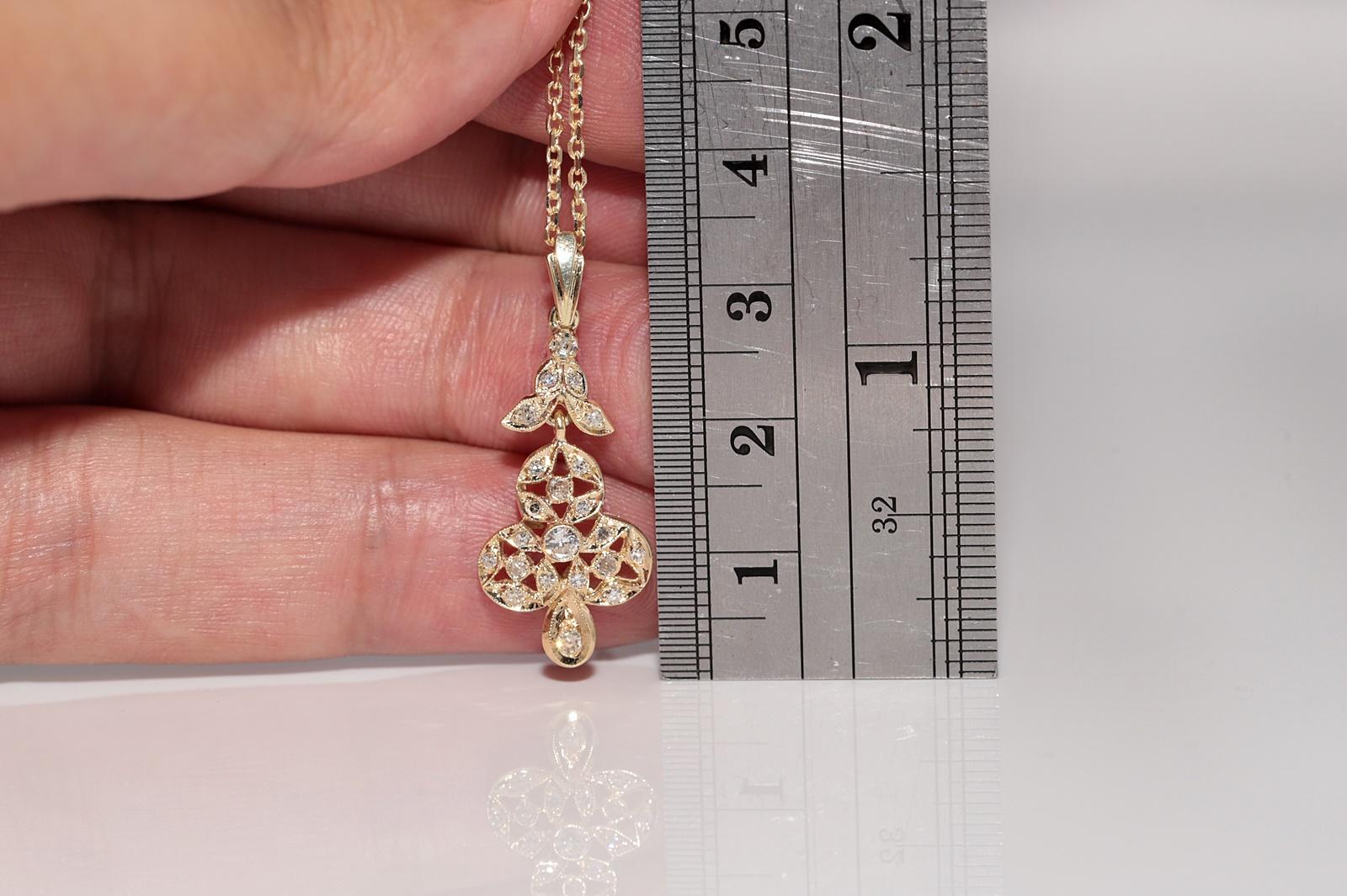 Vintage CIRCA 1970er Jahre 14K Gold natürlichen Diamanten verziert Anhänger Halskette im Angebot 1