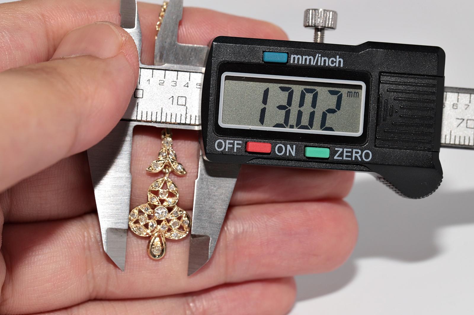 Vintage CIRCA 1970er Jahre 14K Gold natürlichen Diamanten verziert Anhänger Halskette im Angebot 3