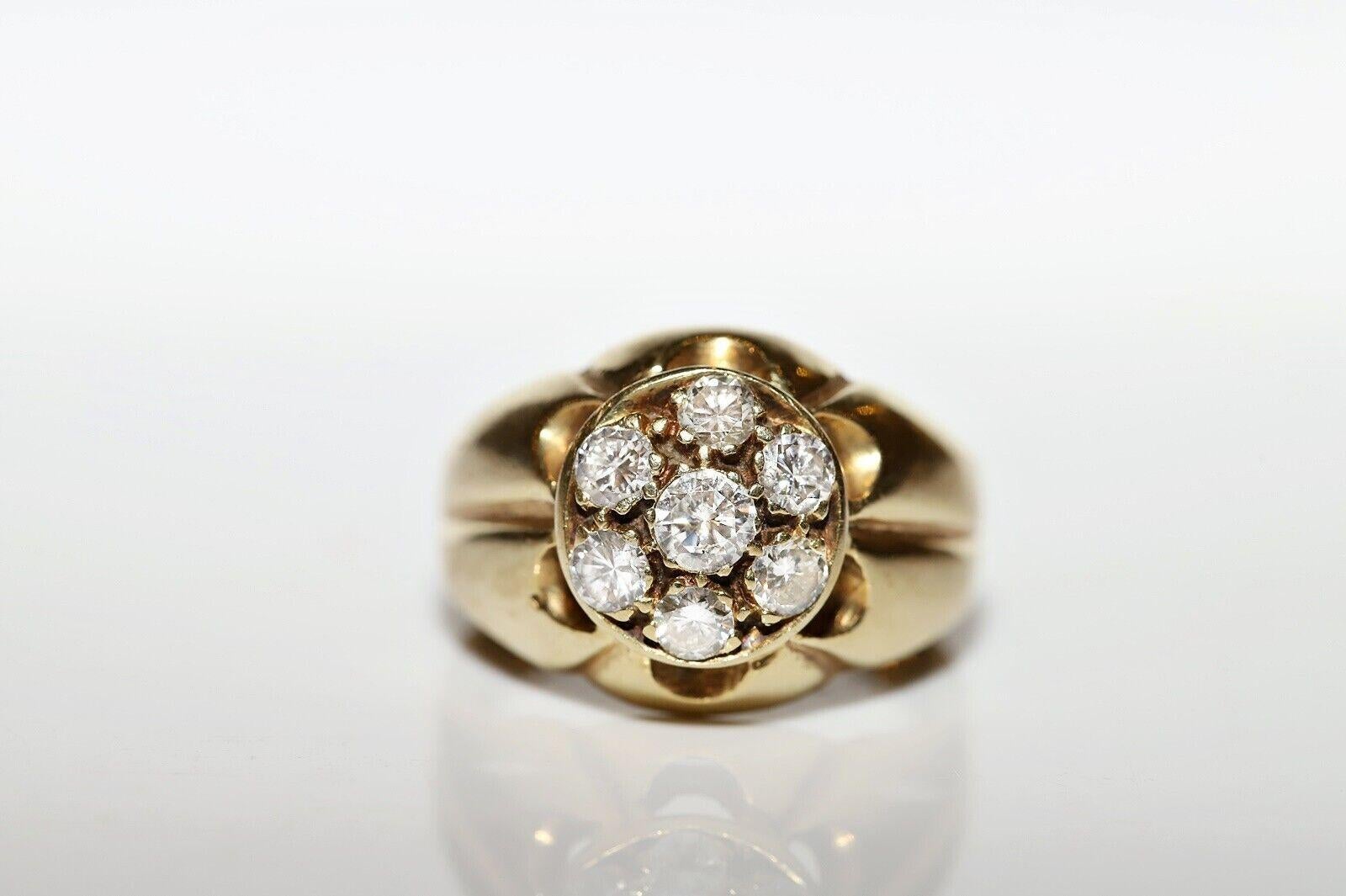 Vintage Circa 1970s 14k Gold Natural Diamond Decorated Pretty Ring  For Sale 1