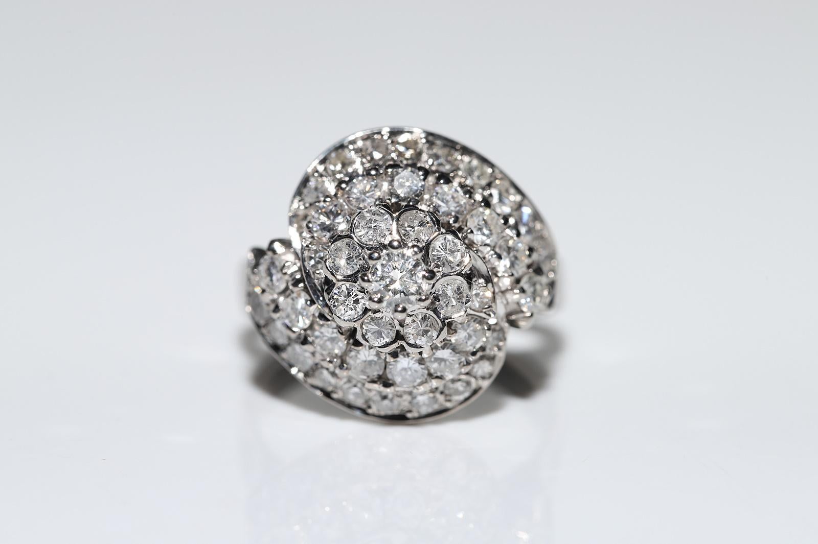 Vintage Circa 1970er Jahre 14k Gold Natürlicher Diamant Dekorierter Ring  im Angebot 9