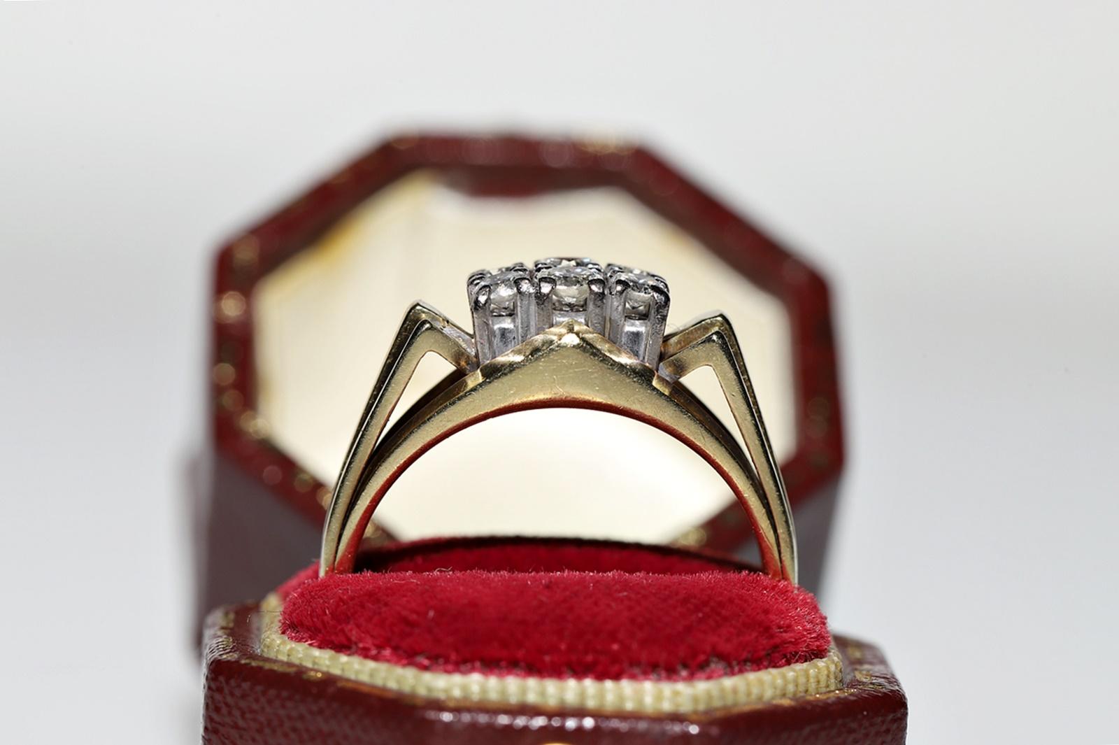 Vintage Circa 1970er Jahre 14k Gold Natürlicher Diamant Dekorierter Ring  (Retro) im Angebot