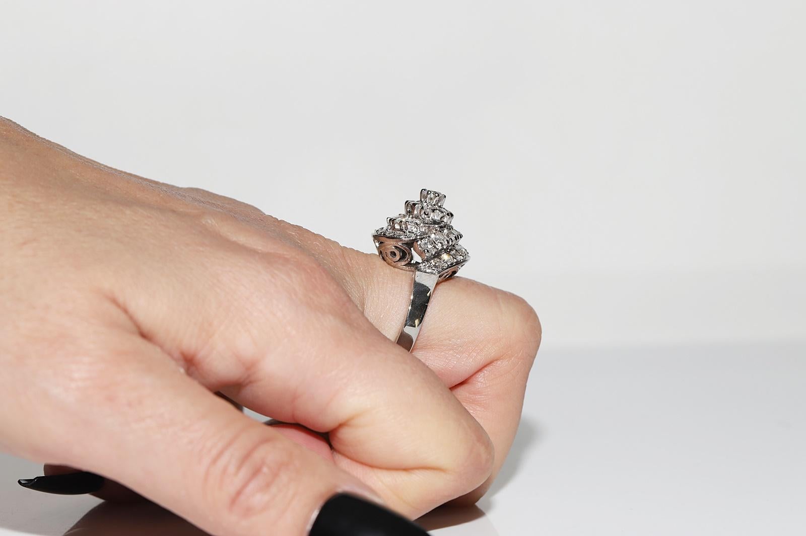 Vintage Circa 1970er Jahre 14k Gold Natürlicher Diamant Dekorierter Ring (Retro) im Angebot