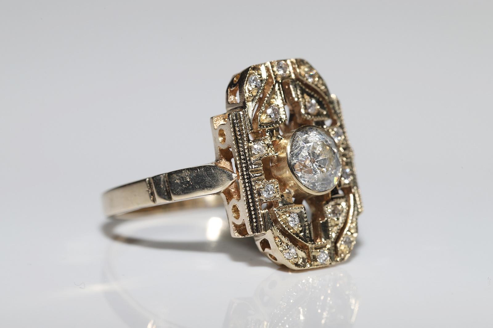 Vintage Circa 1970er Jahre 14k Gold Natürlicher Diamant Dekorierter Ring (Brillantschliff) im Angebot