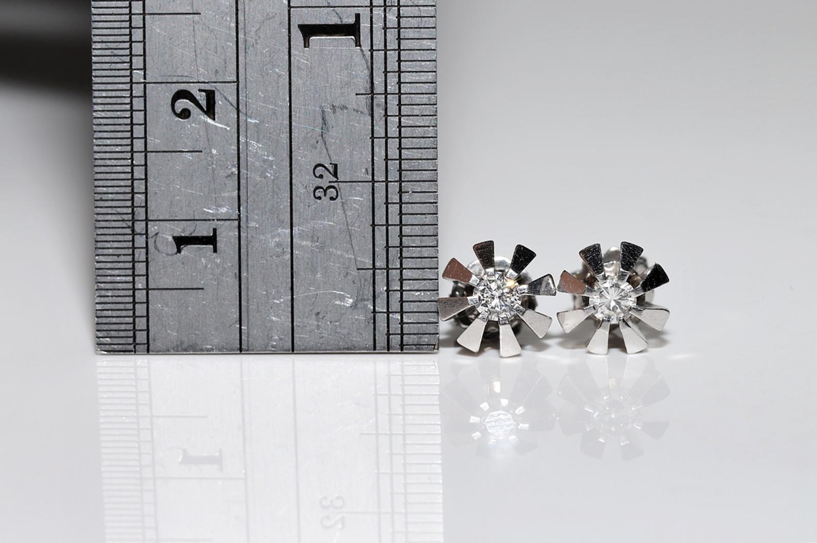 Vintage Circa 1970er Jahre 14k Gold Natürlicher Diamant Dekorierter Solitär Ohrring im Angebot 5
