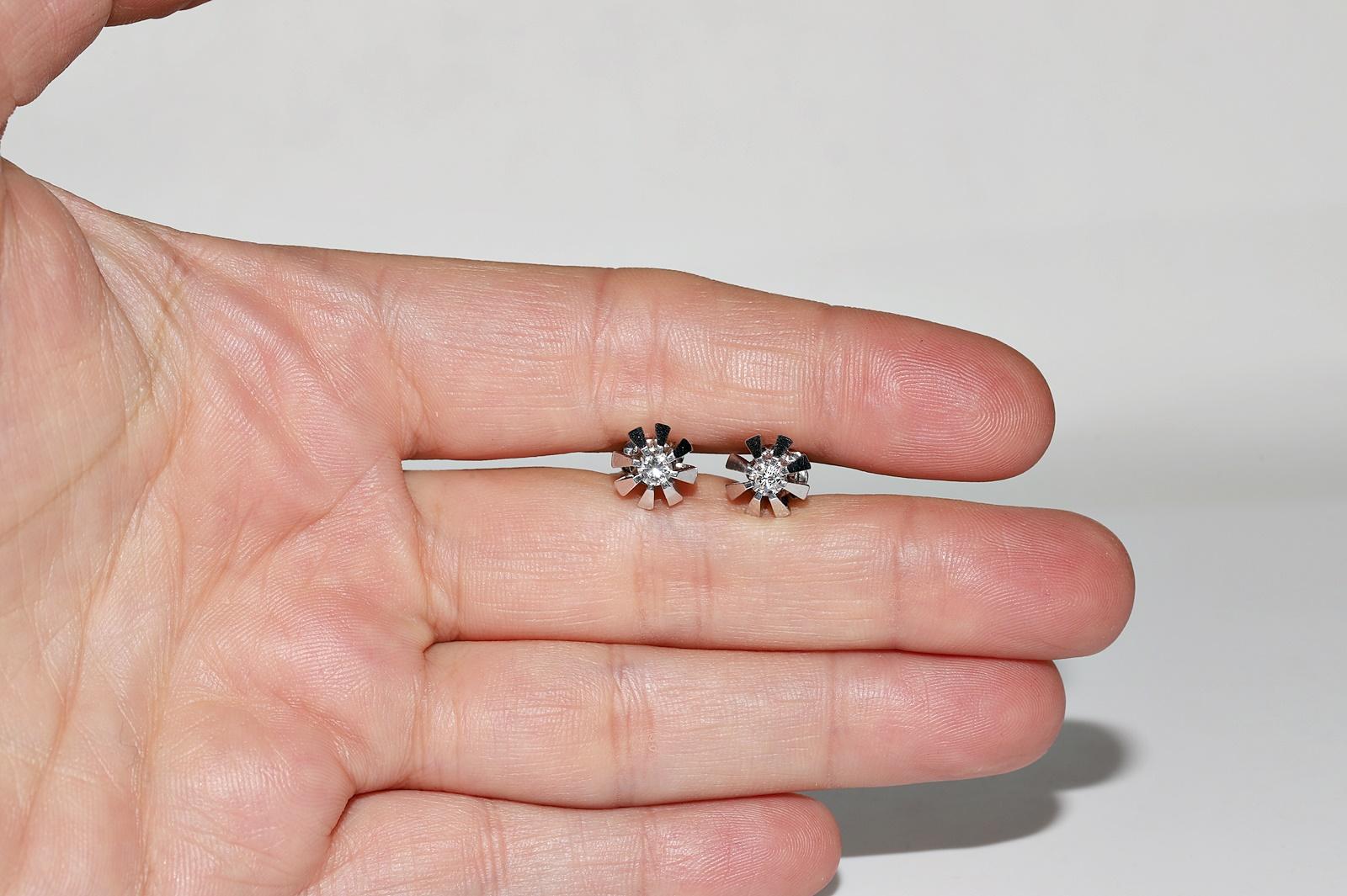 Vintage Circa 1970er Jahre 14k Gold Natürlicher Diamant Dekorierter Solitär Ohrring im Angebot 7