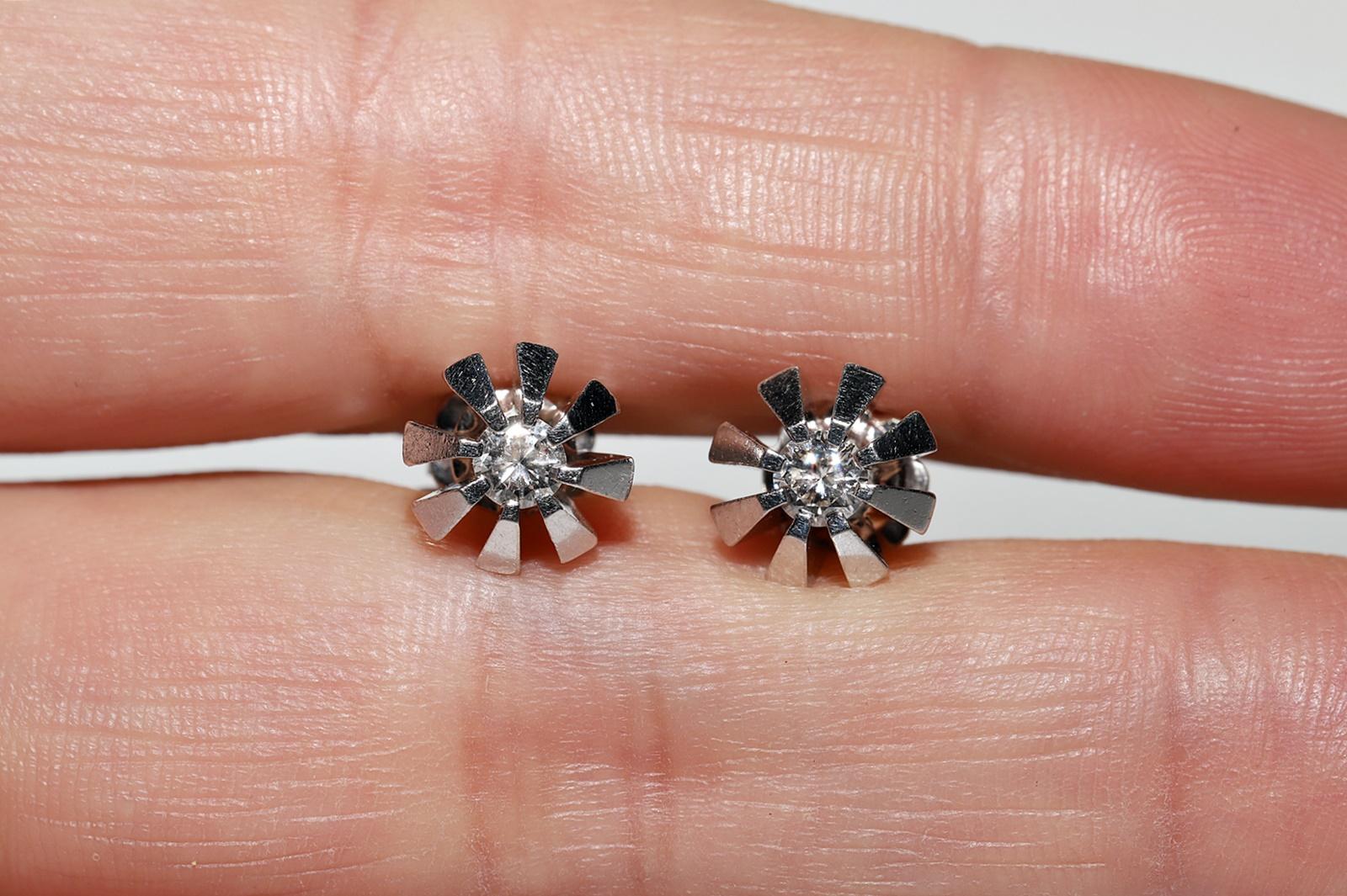 Vintage Circa 1970er Jahre 14k Gold Natürlicher Diamant Dekorierter Solitär Ohrring im Angebot 8
