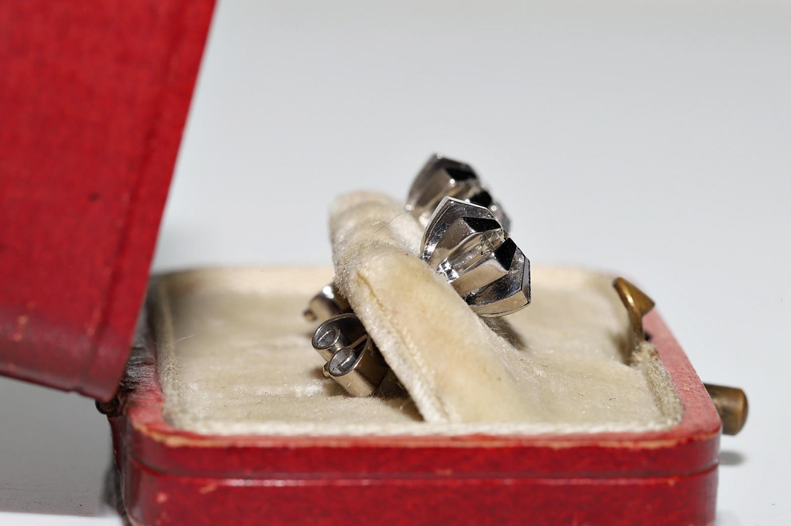 Vintage Circa 1970er Jahre 14k Gold Natürlicher Diamant Dekorierter Solitär Ohrring (Brillantschliff) im Angebot