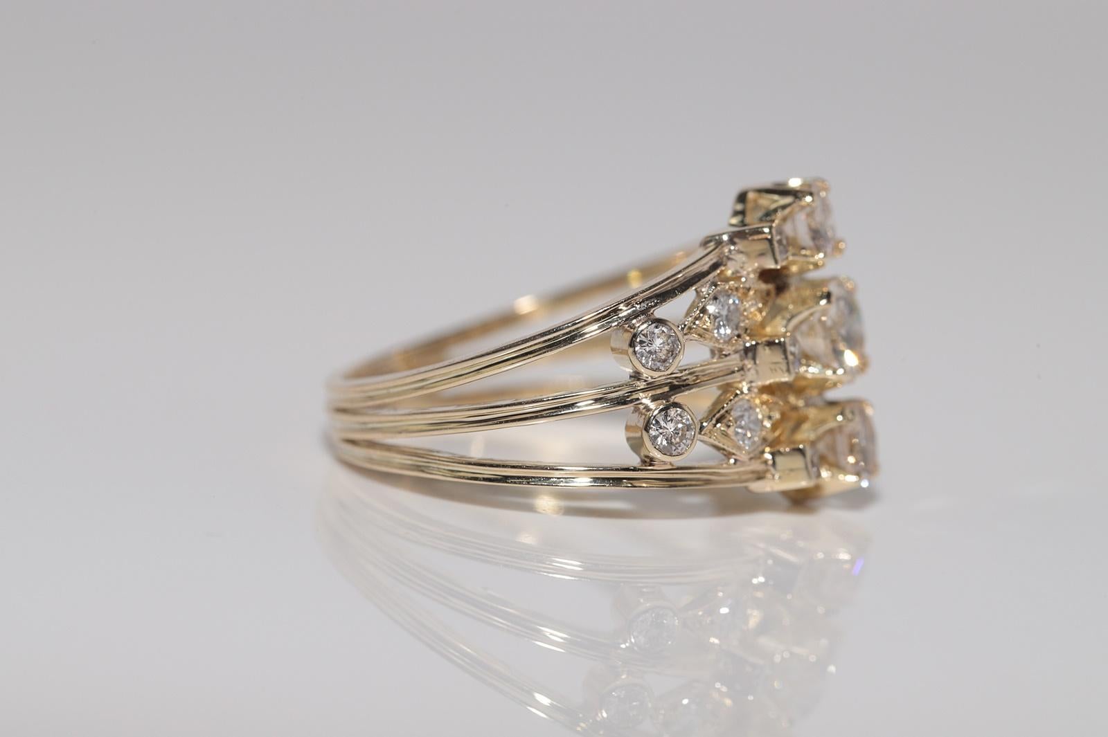 Vintage CIRCA 1970er Jahre 14k Gold natürlichen Diamanten verziert drei Stein Ring im Angebot 4