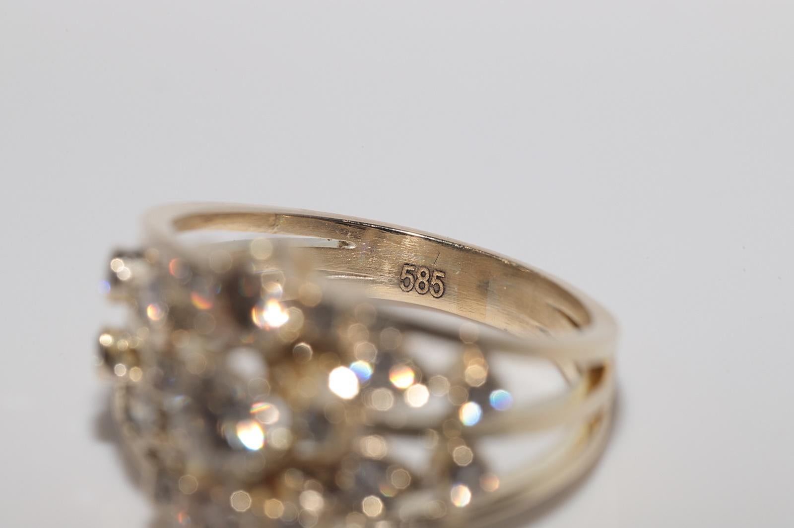 Vintage CIRCA 1970er Jahre 14k Gold natürlichen Diamanten verziert drei Stein Ring im Angebot 5