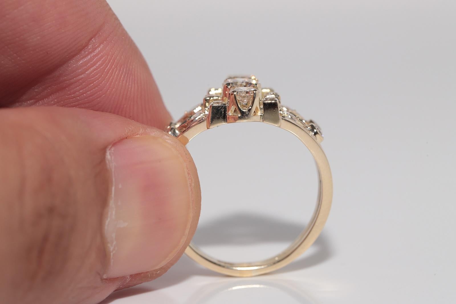 Vintage CIRCA 1970er Jahre 14k Gold natürlichen Diamanten verziert drei Stein Ring im Angebot 9