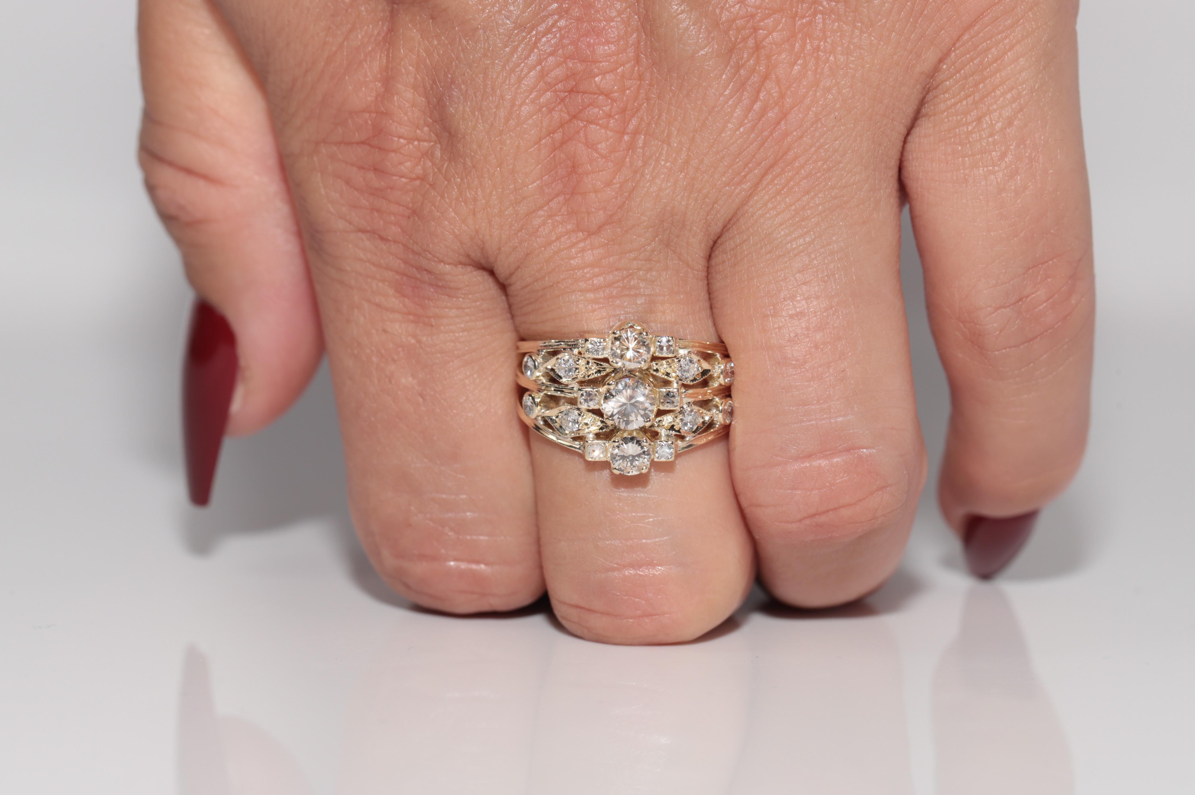 Vintage CIRCA 1970er Jahre 14k Gold natürlichen Diamanten verziert drei Stein Ring (Retro) im Angebot