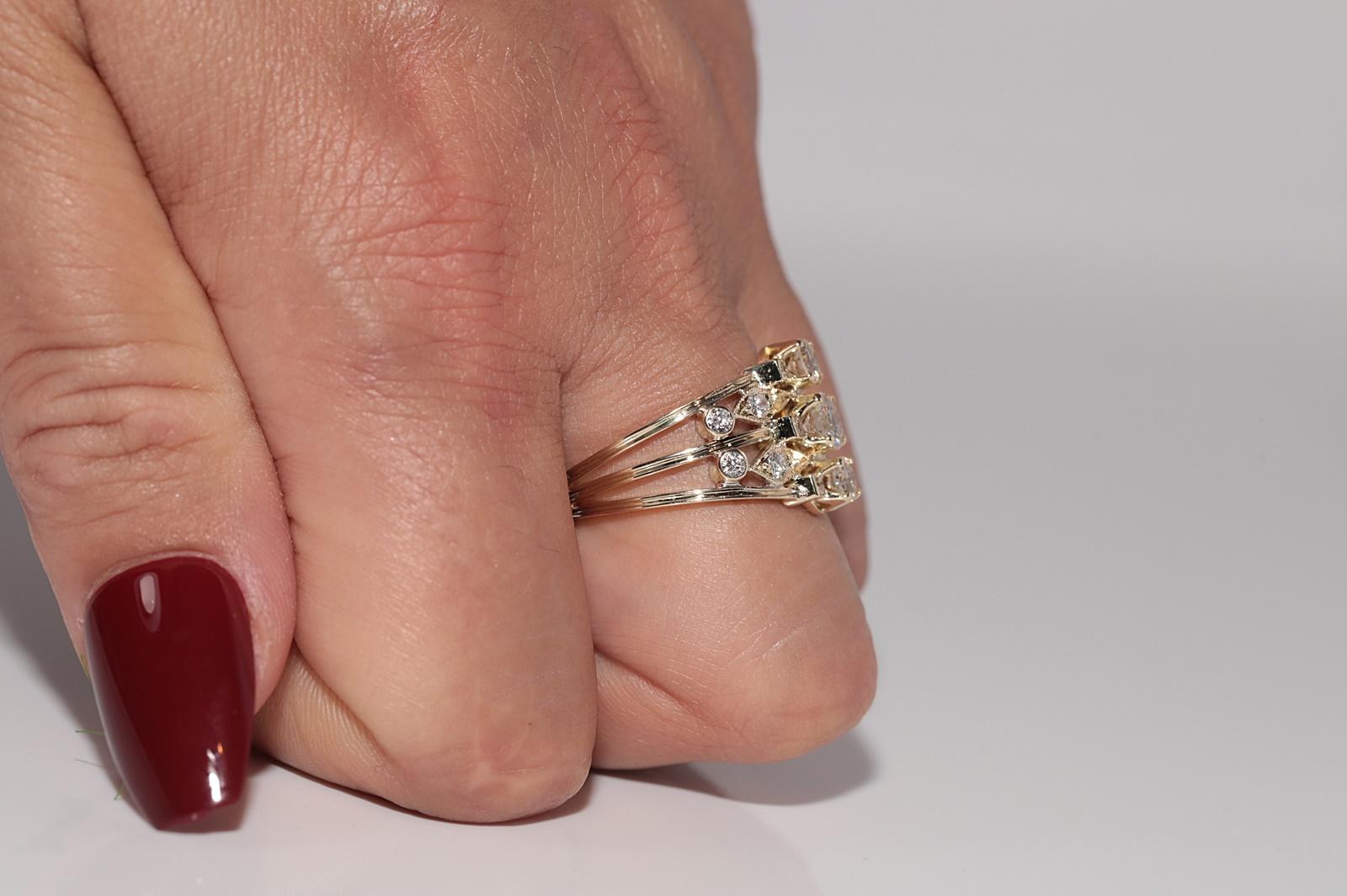Vintage CIRCA 1970er Jahre 14k Gold natürlichen Diamanten verziert drei Stein Ring im Zustand „Gut“ im Angebot in Fatih/İstanbul, 34