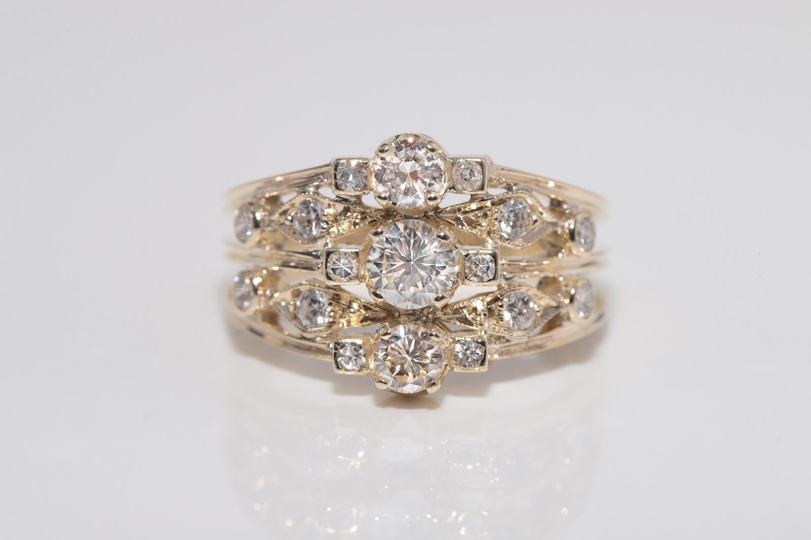Vintage CIRCA 1970er Jahre 14k Gold natürlichen Diamanten verziert drei Stein Ring im Angebot 2