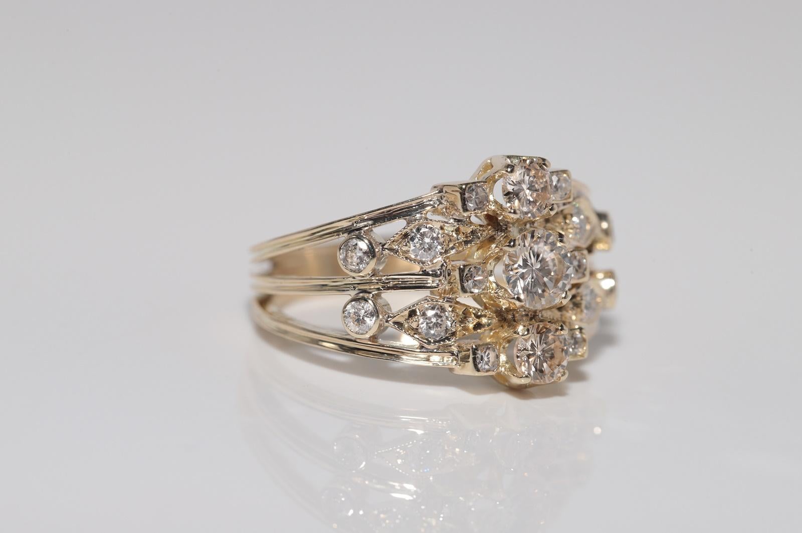Vintage CIRCA 1970er Jahre 14k Gold natürlichen Diamanten verziert drei Stein Ring im Angebot 3