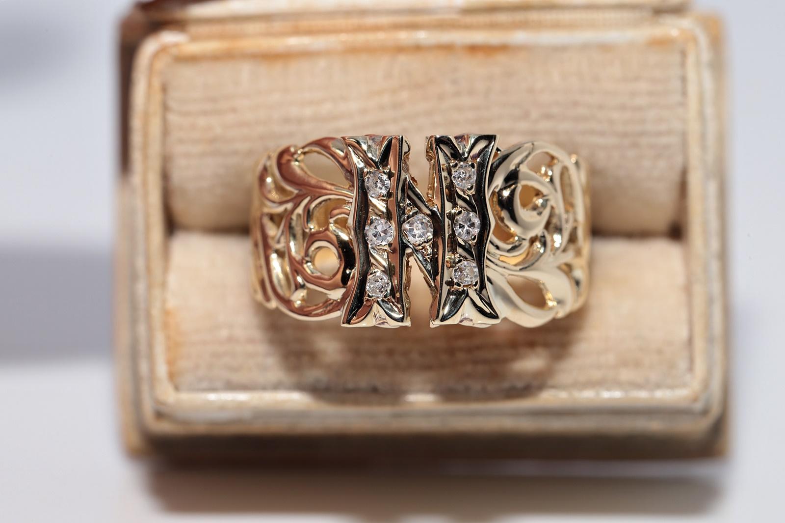 In sehr gutem Zustand.
Das Gesamtgewicht beträgt 4.5 Gramm.
Insgesamt ist Diamant 0,21 ct.
Der Diamant hat die Farbe H und die Reinheit vs1-s1.
Ringgröße ist US 8
Wir können jede Größe herstellen.
Bitte kontaktieren Sie uns bei Fragen.