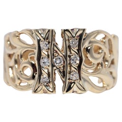Anello Vintage CIRCA anni 
70 in oro 14k con diamante naturale e scritta N