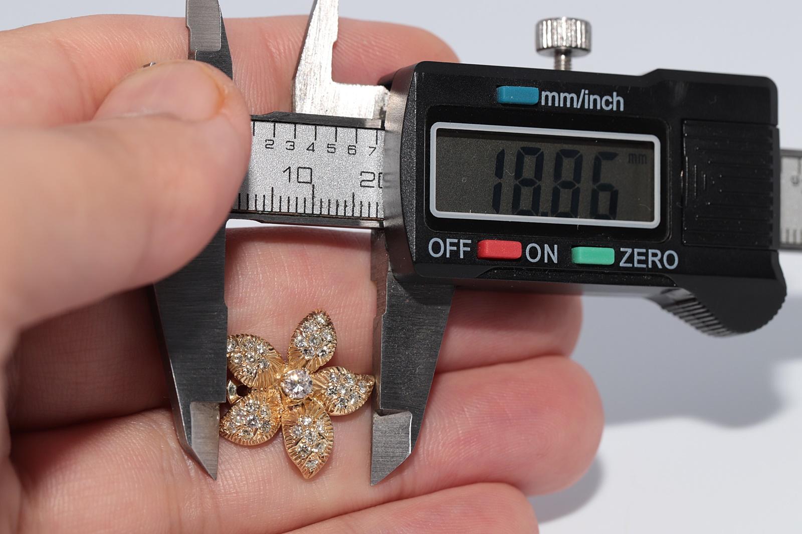 Orecchino a fiore con diamante naturale Omega Back in oro 14k CIRCA 1970 in vendita 6