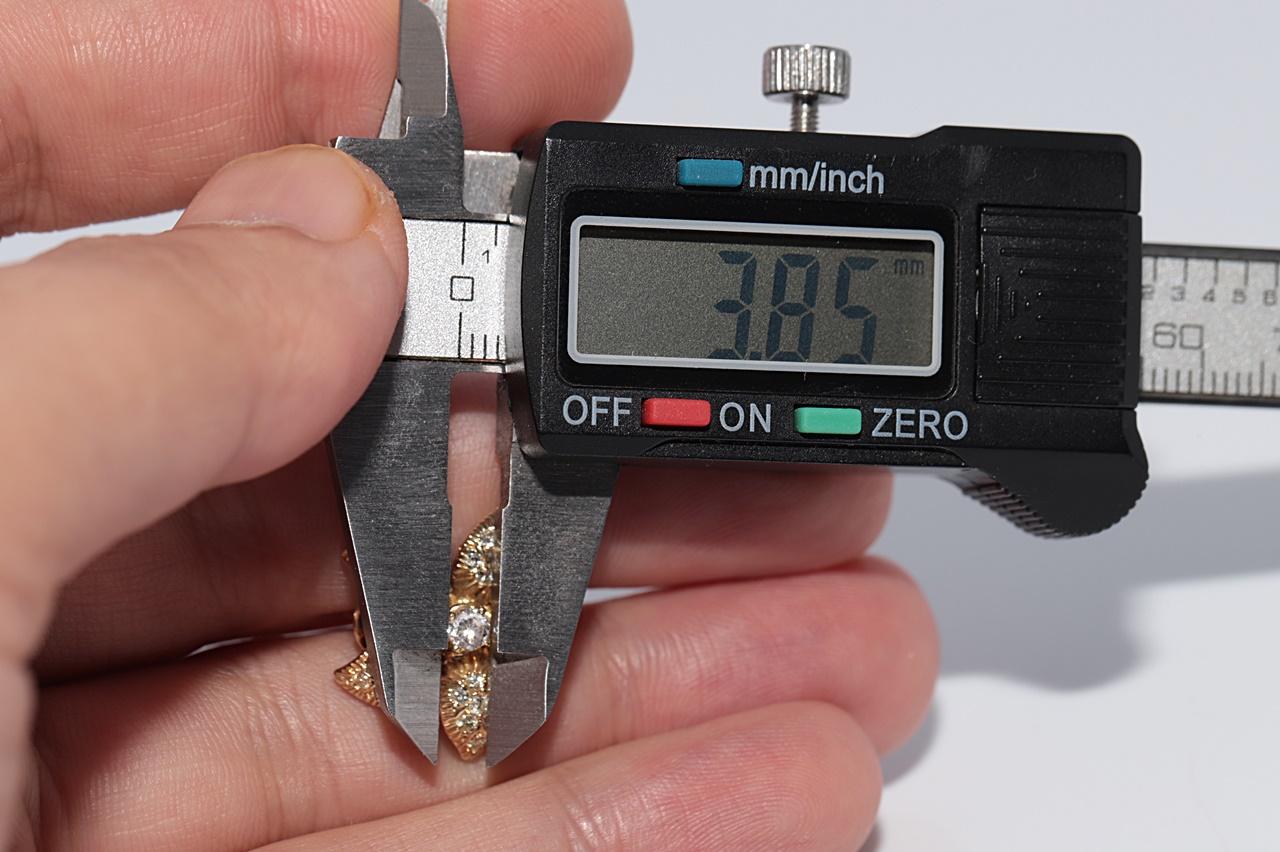 Orecchino a fiore con diamante naturale Omega Back in oro 14k CIRCA 1970 in vendita 7