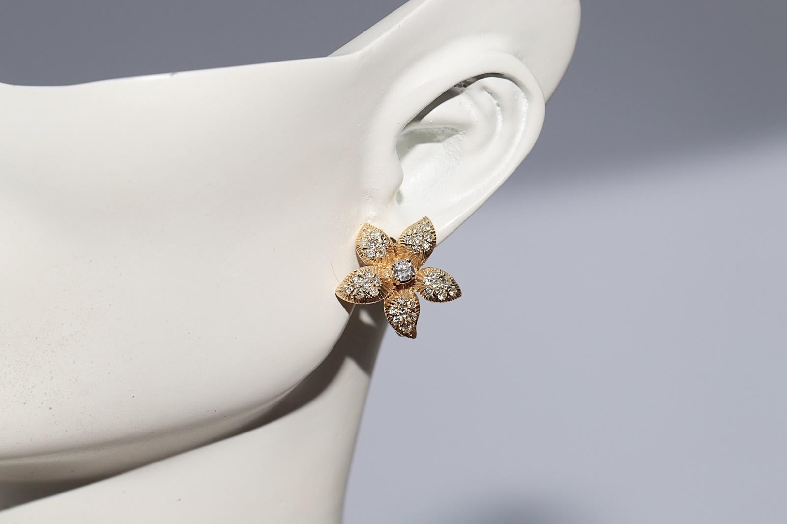 Orecchino a fiore con diamante naturale Omega Back in oro 14k CIRCA 1970 in vendita 8