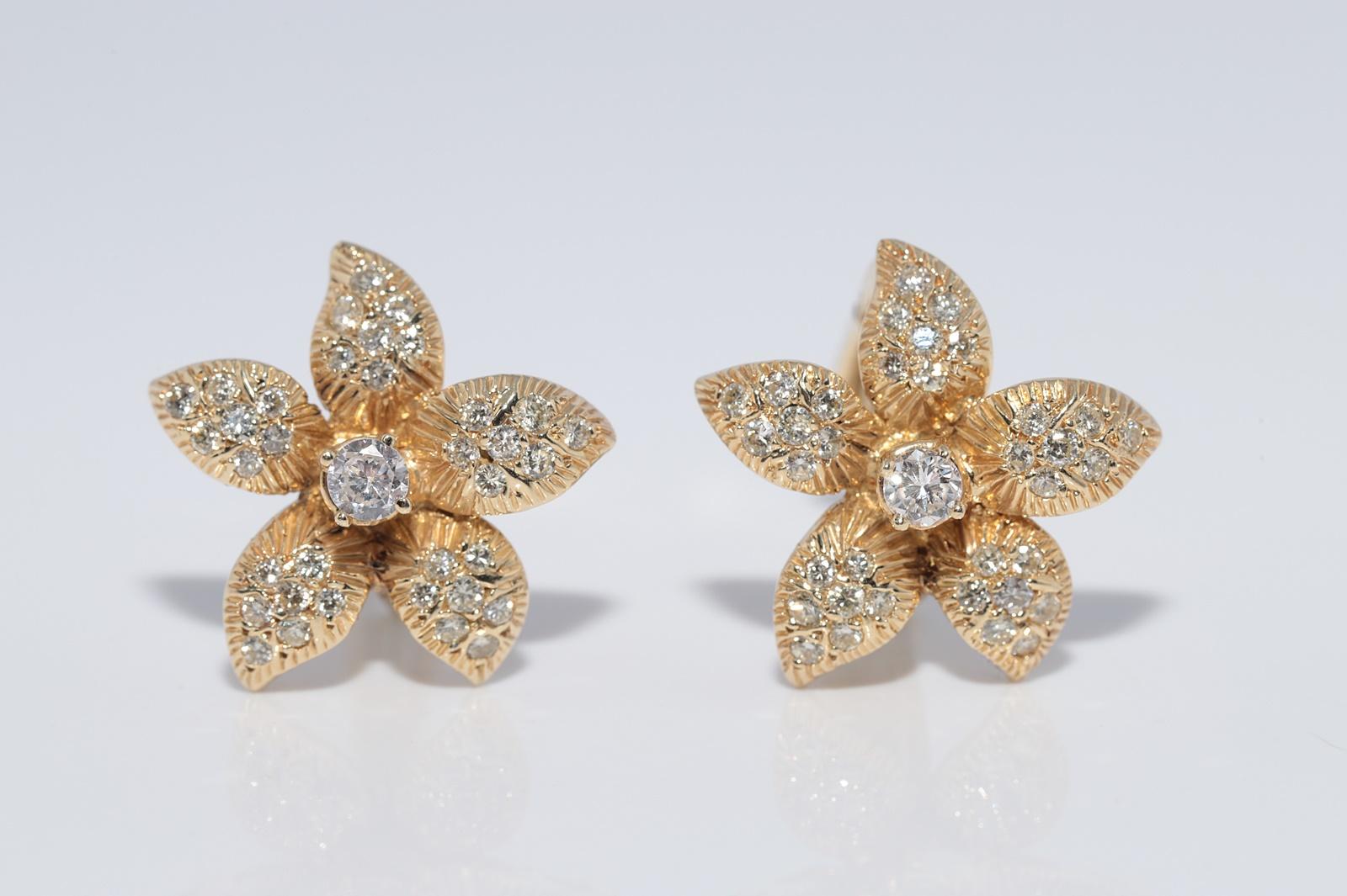 Taglio brillante Orecchino a fiore con diamante naturale Omega Back in oro 14k CIRCA 1970 in vendita