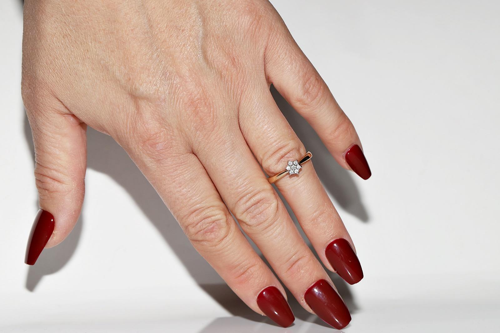 Vintage Circa 1970er Jahre 14k Gold natürlicher Diamantring im Angebot 9