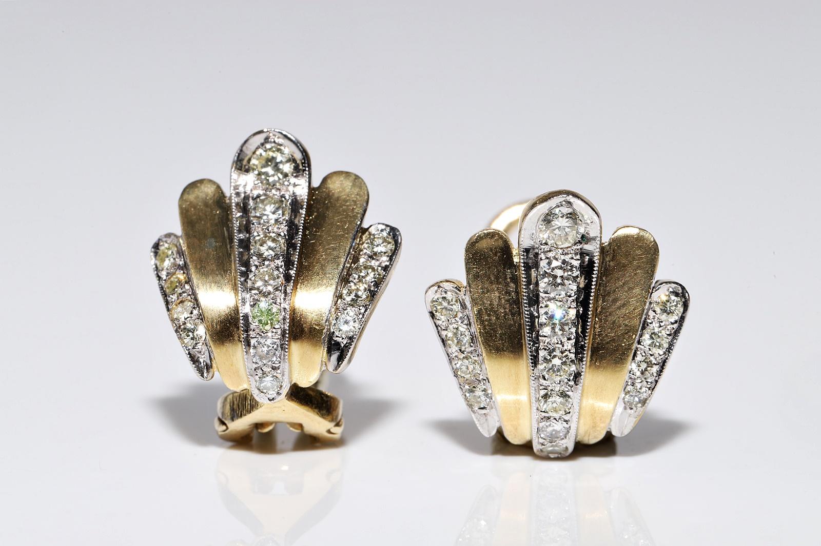 In sehr gutem Zustand.
Das Gesamtgewicht beträgt 8,2 Gramm.
Insgesamt ist Diamant 0,95 ct.
Der Diamant hat die Farbe H-I-J-K und die Reinheit vs-s1-s2.
Bitte kontaktieren Sie uns bei Fragen.