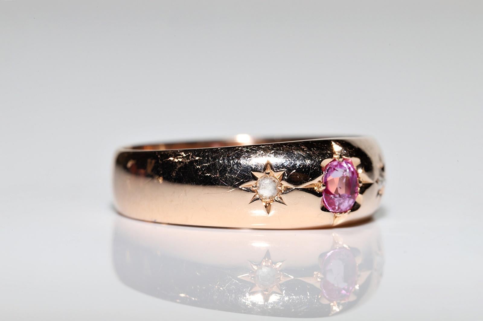 Taille ovale Bague vintage des années 1970 en or 14 carats avec diamants naturels taille rose et rubis  en vente