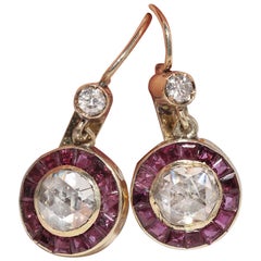 Vintage Circa 1970 Boucles d'oreilles pendantes en or 14k diamant naturel taille rose et rubis